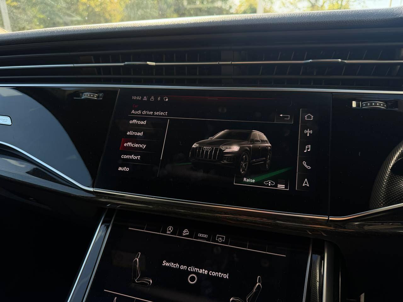 Audi Q7 view 46