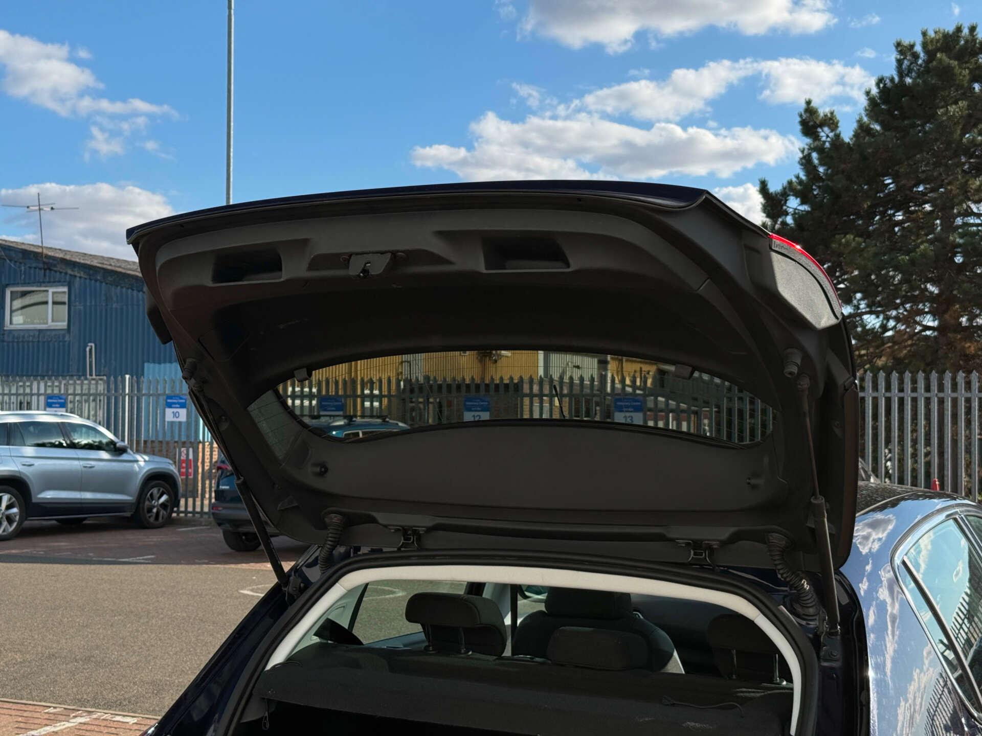 Peugeot 308 view 26