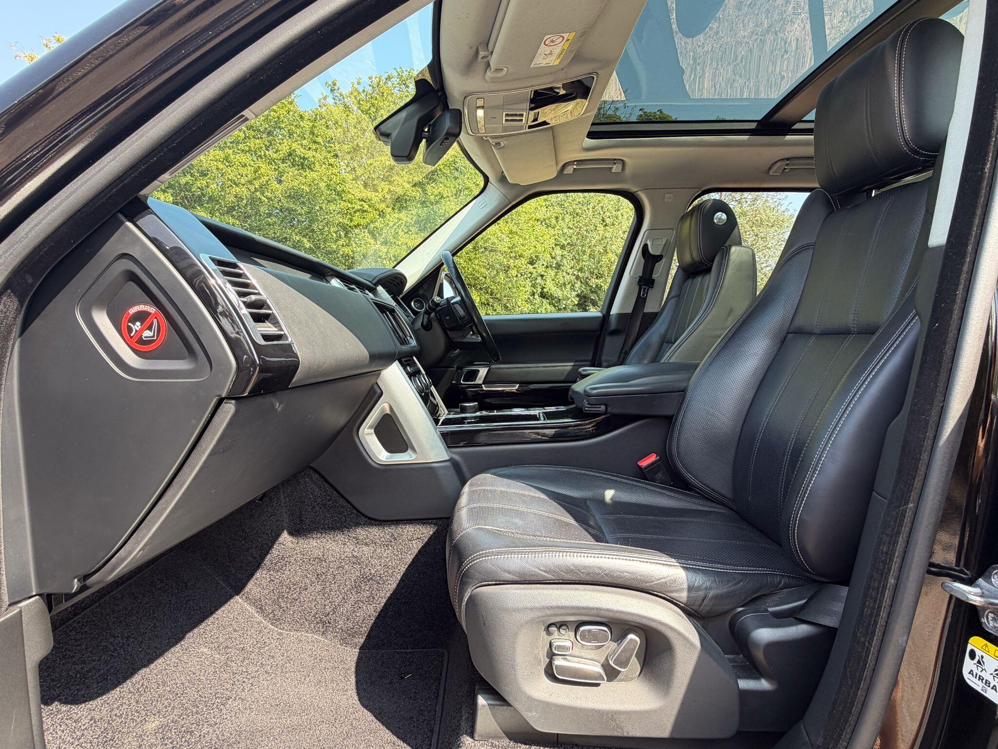 Land Rover Range Rover view 3
