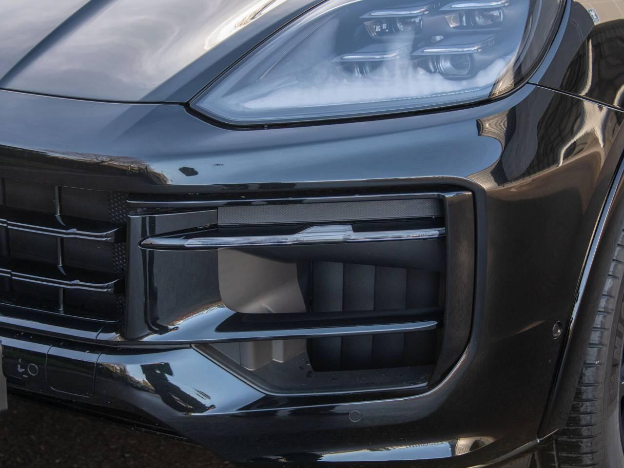 Porsche Cayenne view 10
