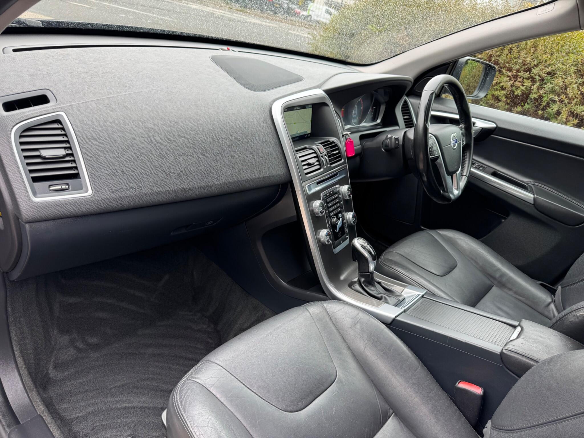 Volvo XC60 view 11