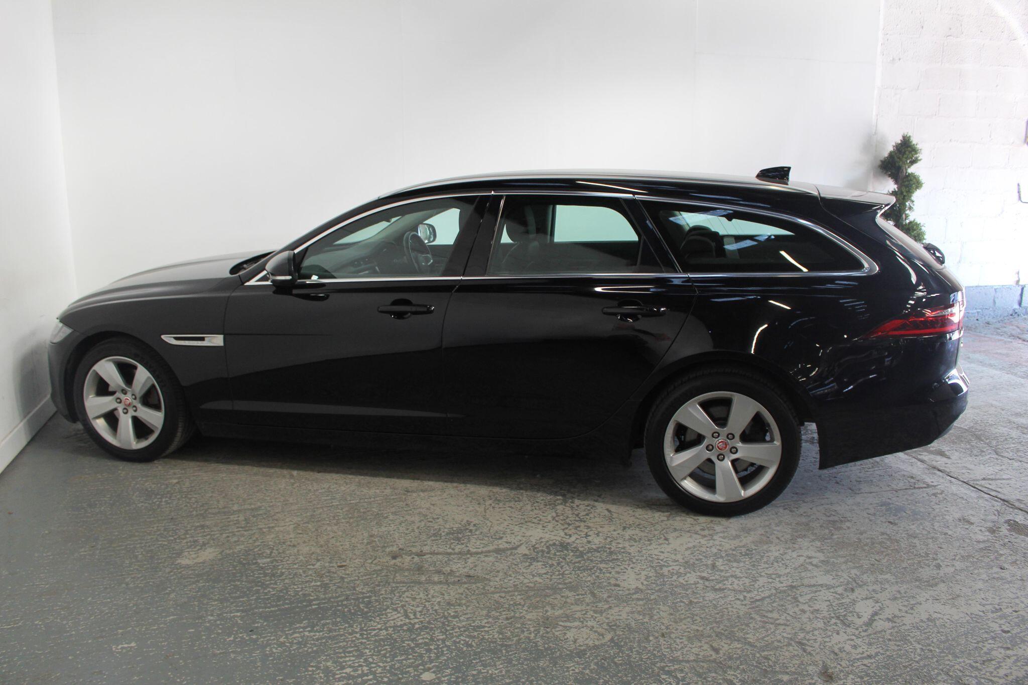 Jaguar XF view 10