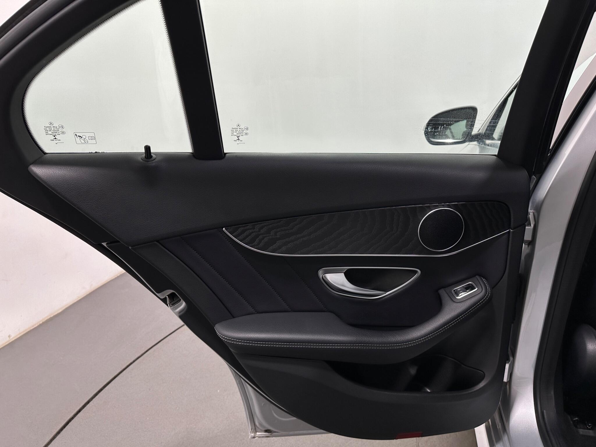 Mercedes-Benz C-Class view 41