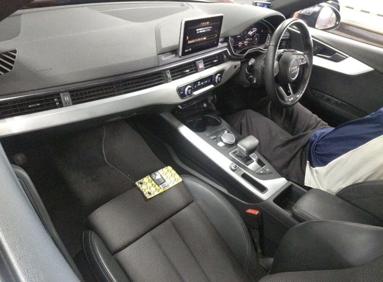 Audi A4 view 5