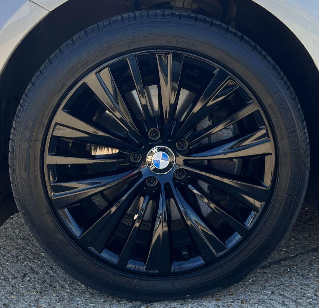 BMW 5 Series view 11