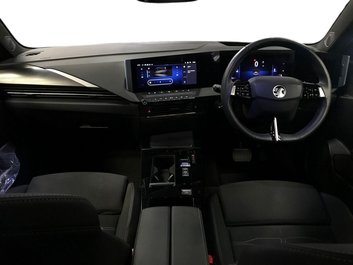 Vauxhall Astra view 4