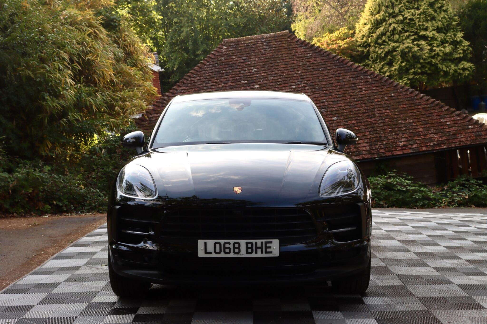 Porsche Macan view 12