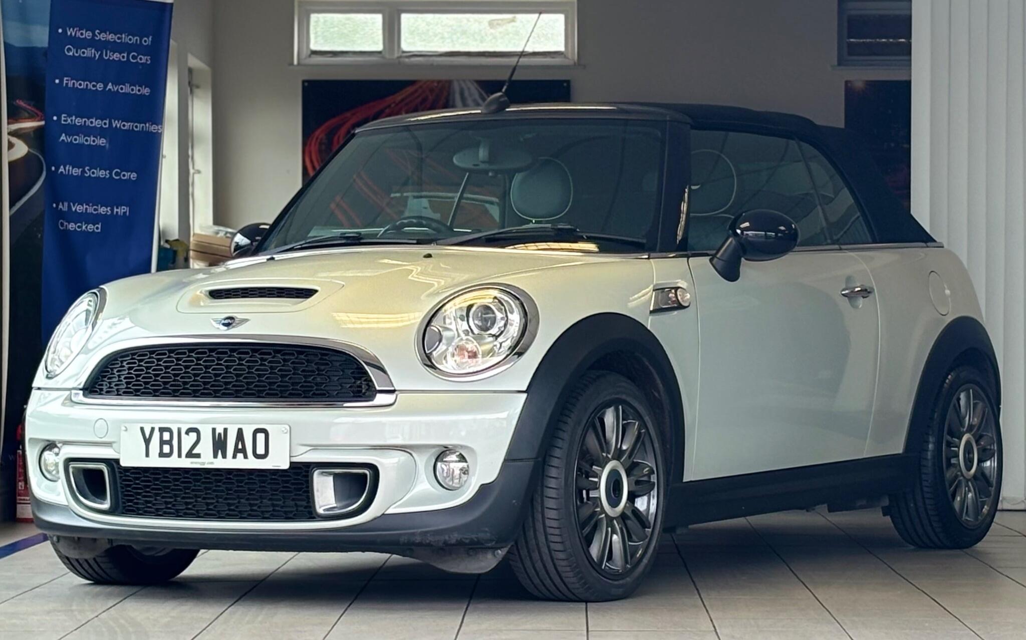 Mini Convertible view 6