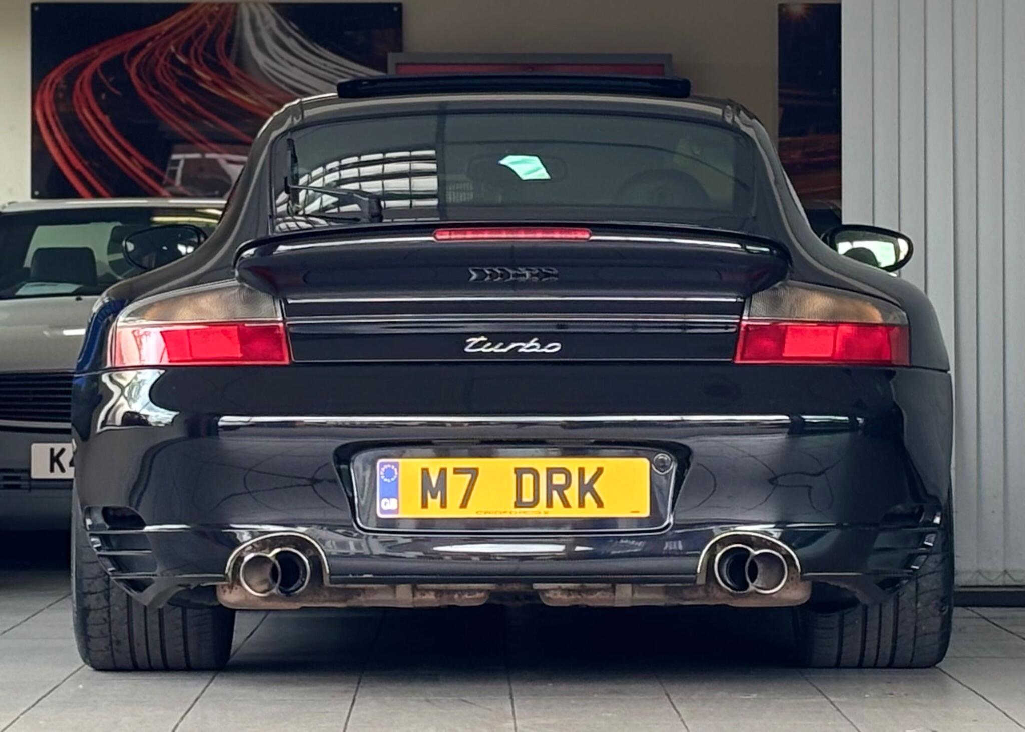 Porsche 911 view 6