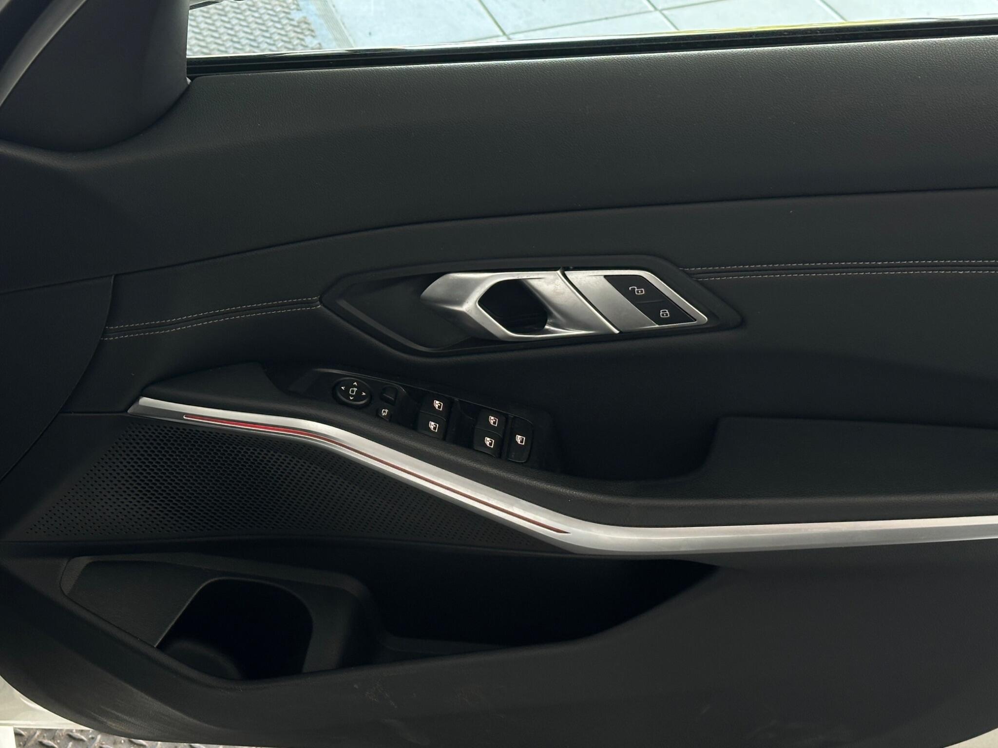 BMW 3 Series view 20