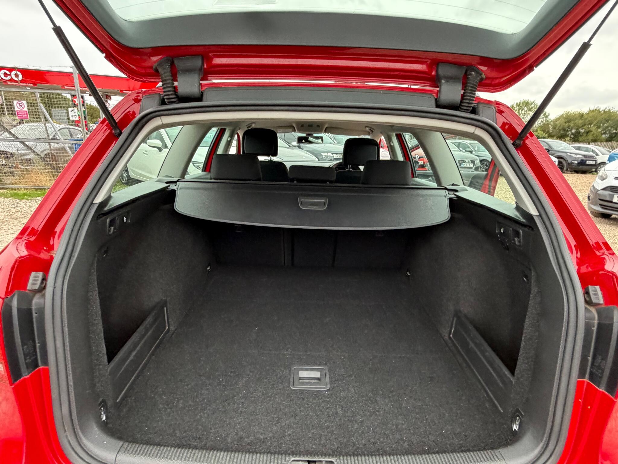 Volkswagen Passat view 11