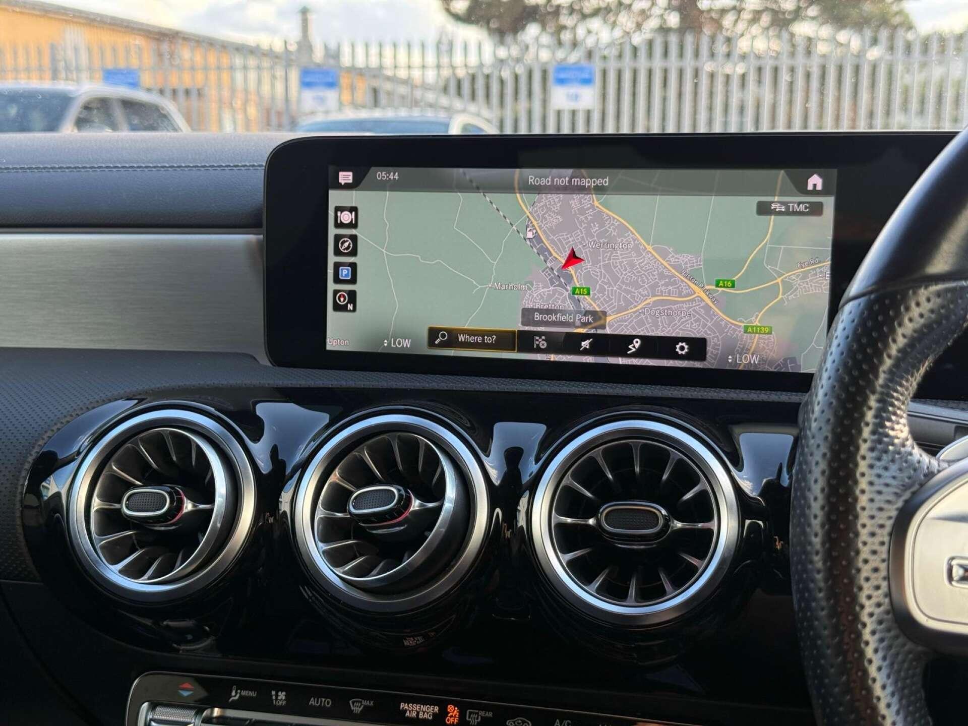 Mercedes-Benz Cla view 12