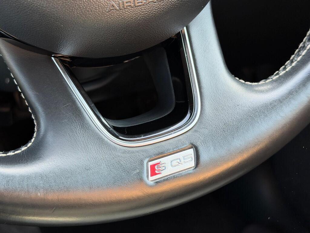Audi SQ5 view 45