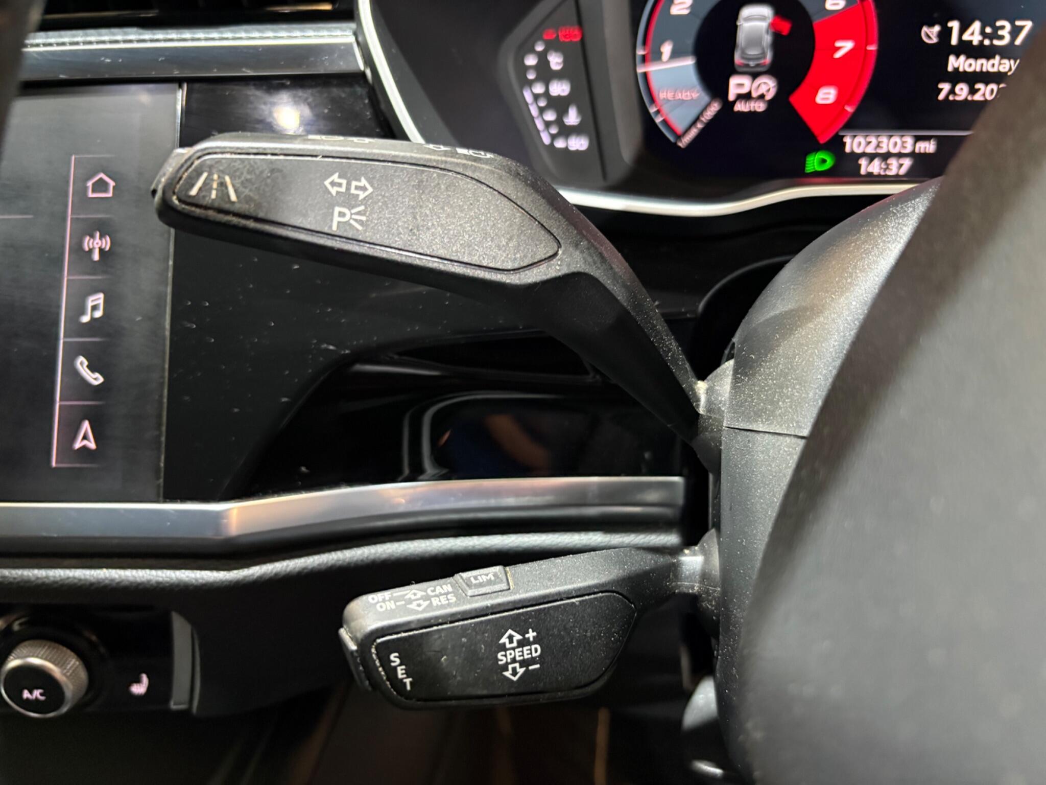 Audi Q3 view 30
