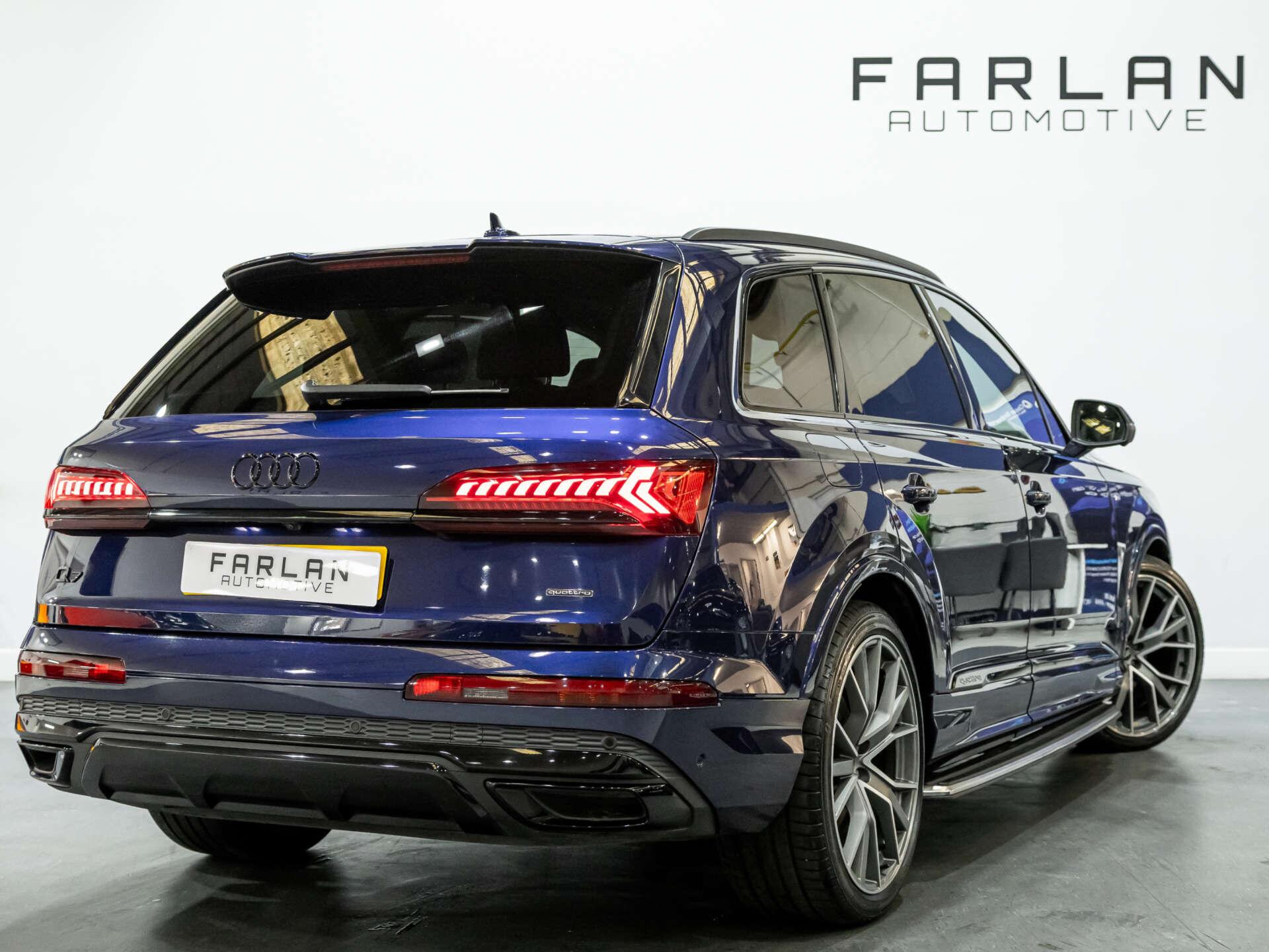 Audi Q7 view 4