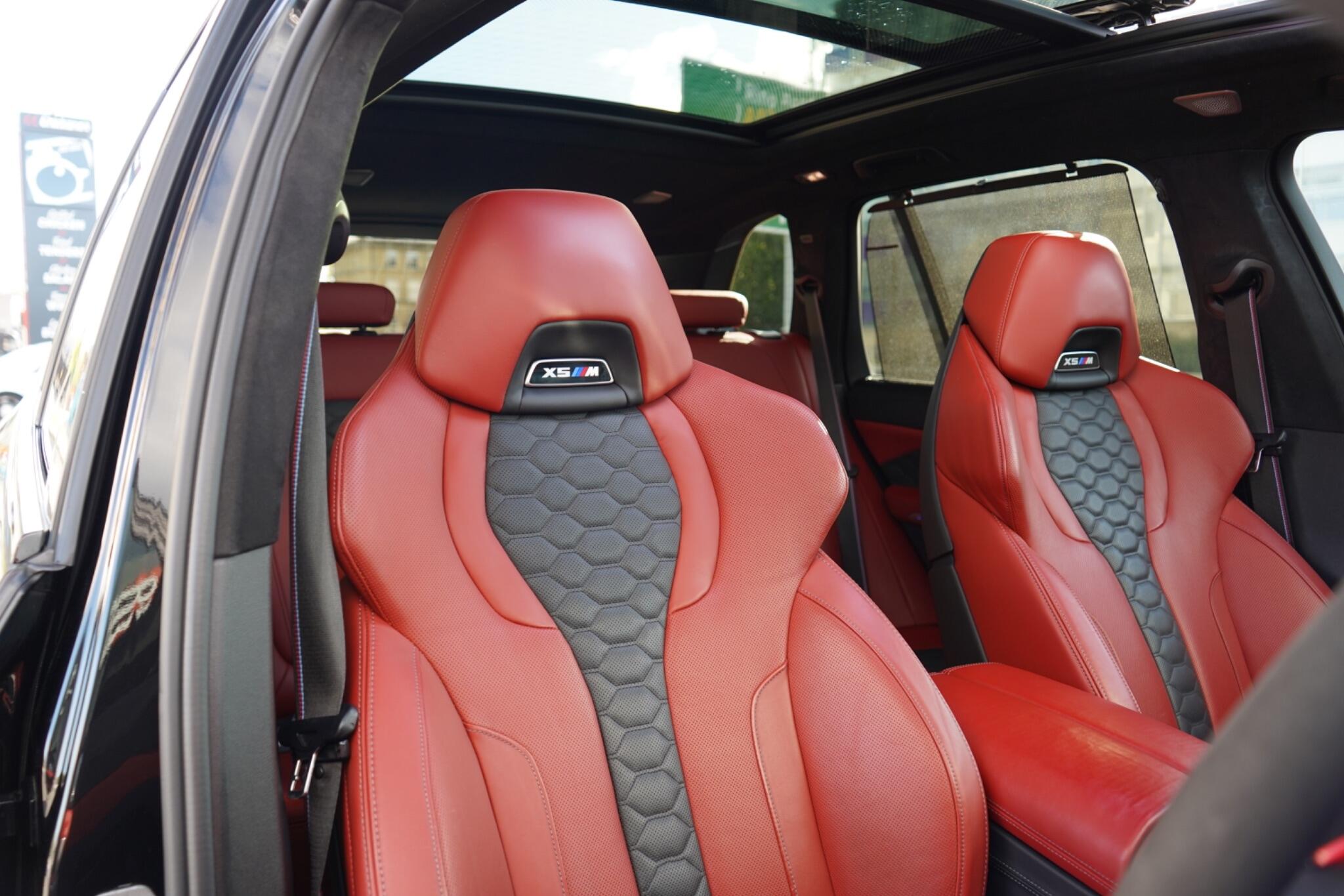 BMW X5 M view 3