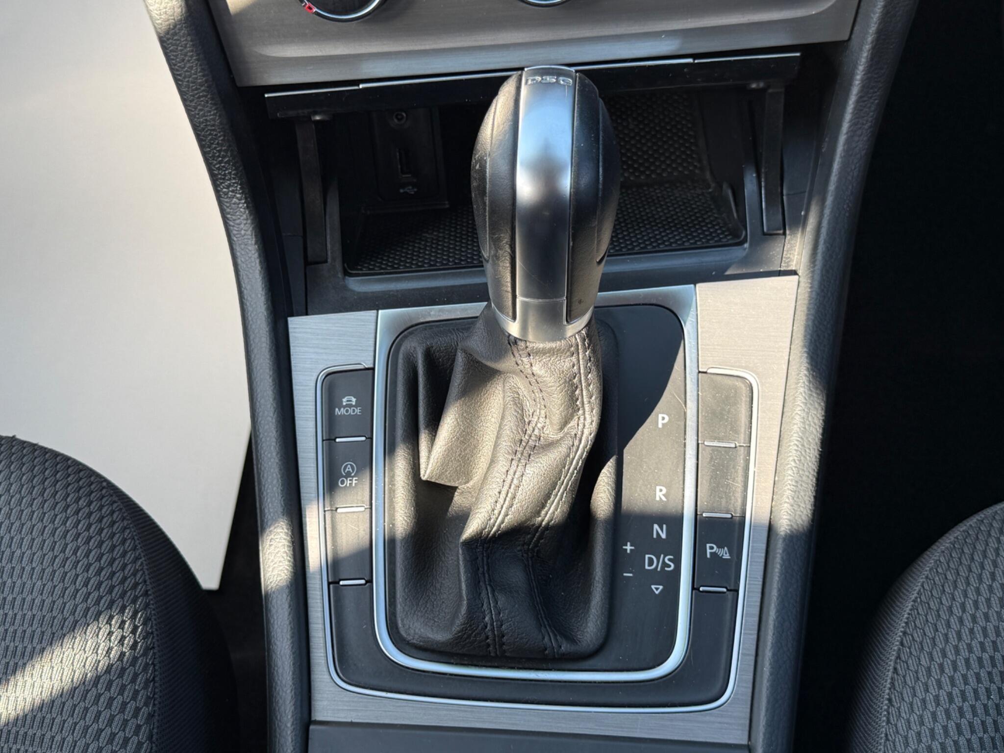 Volkswagen Golf - Image 54