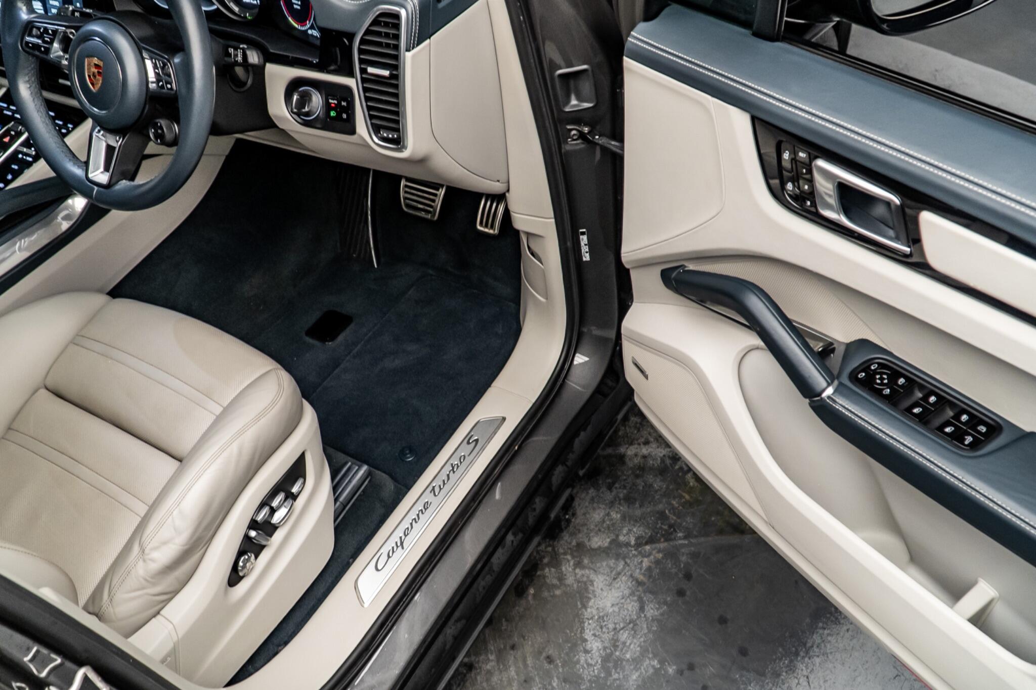 Porsche Cayenne view 29