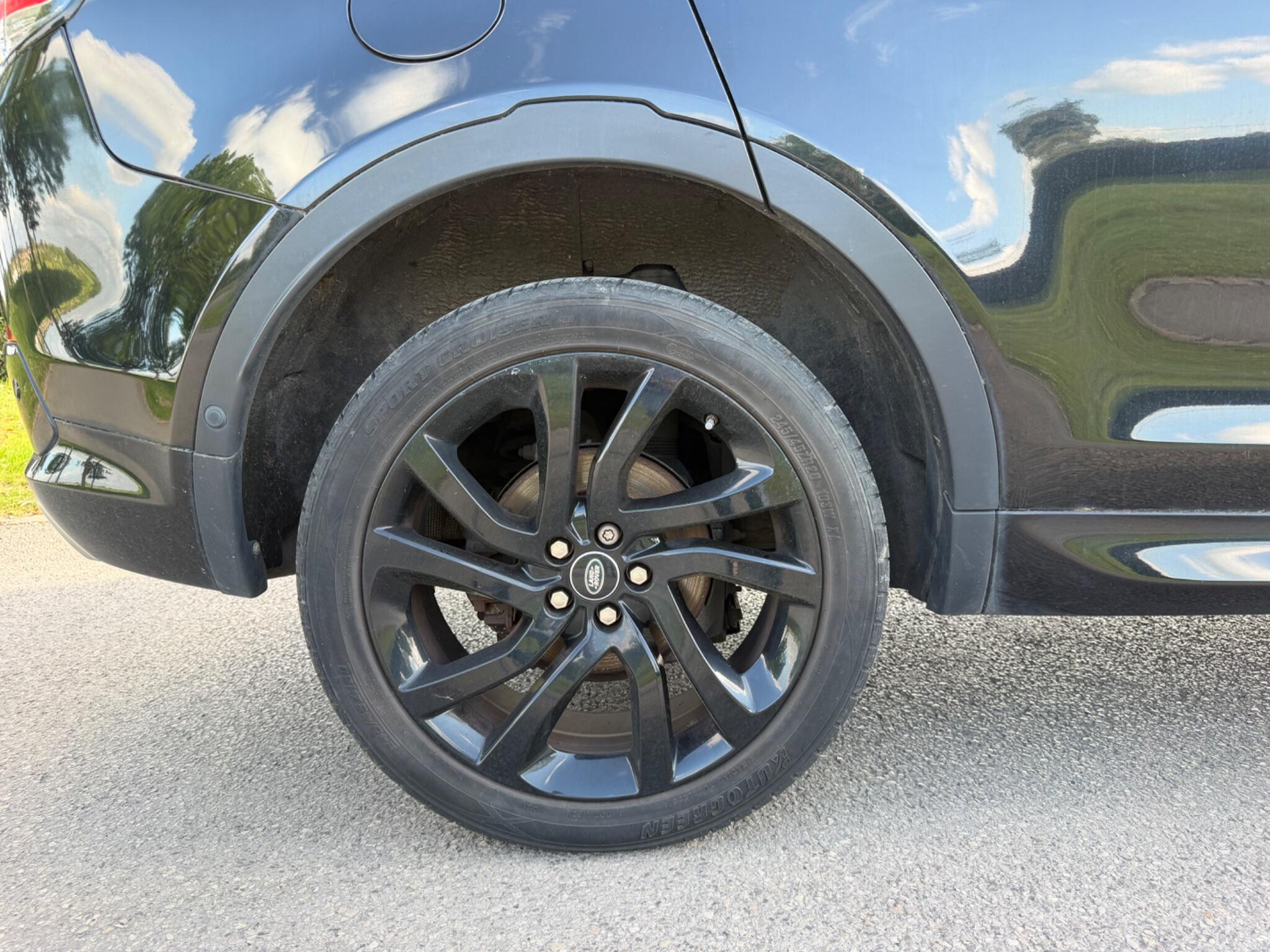 Land Rover Discovery Sport view 30