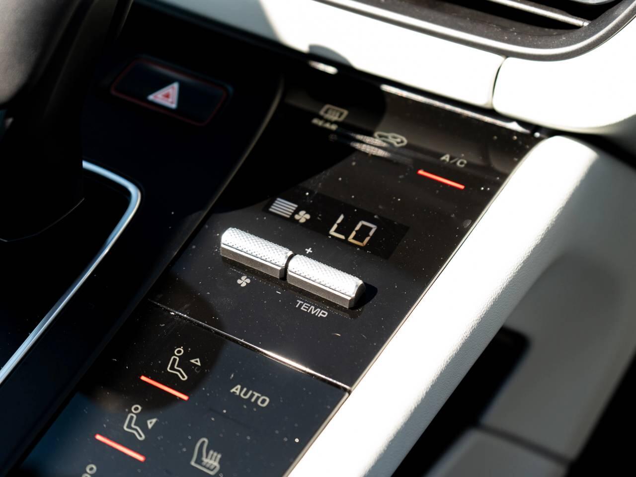 Porsche Macan view 23