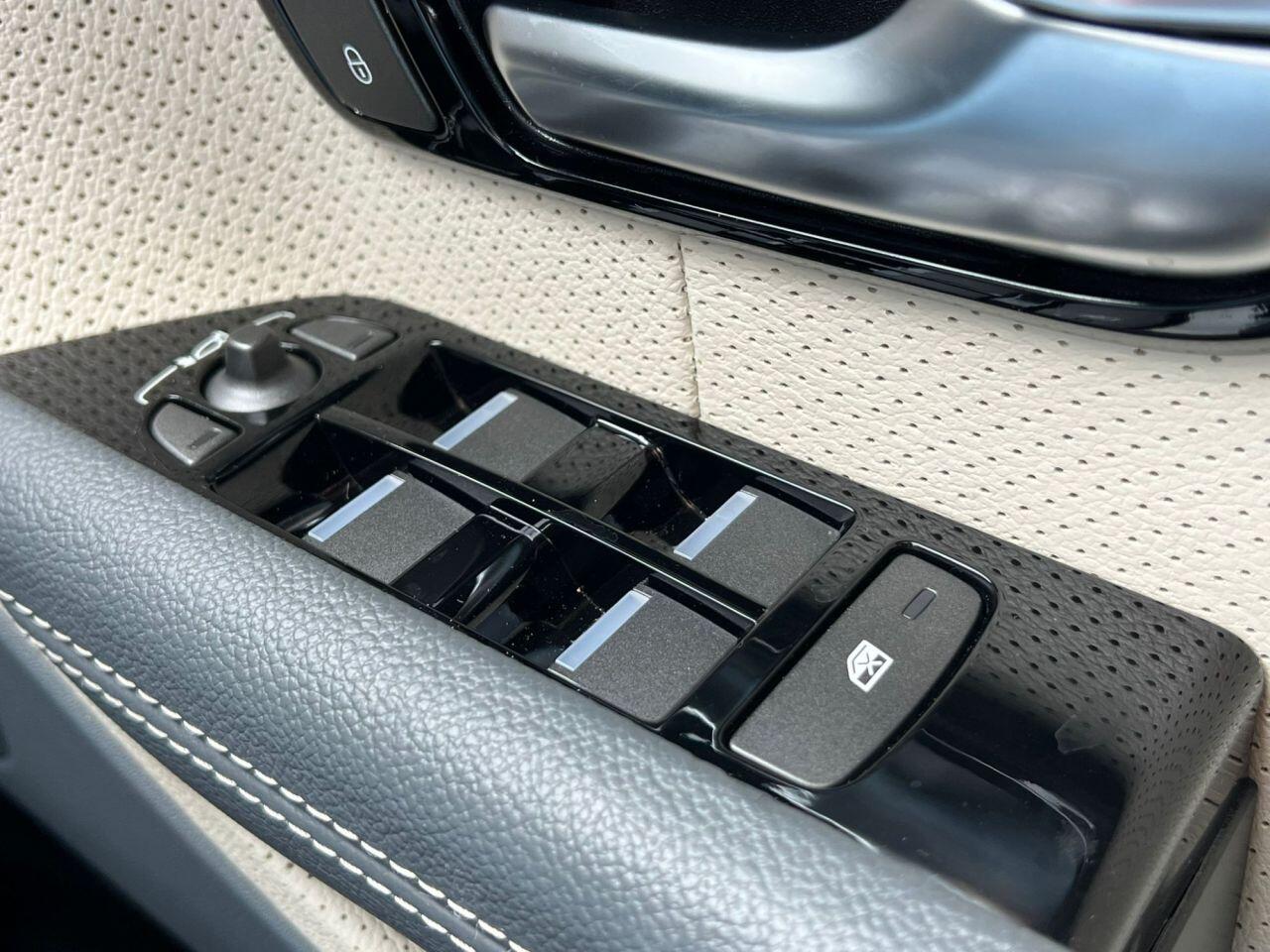 Land Rover Range Rover Evoque view 28