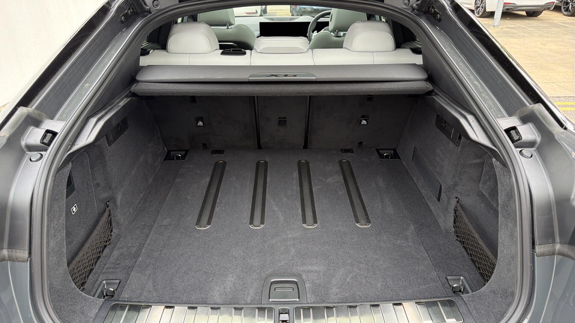 BMW X6 view 13