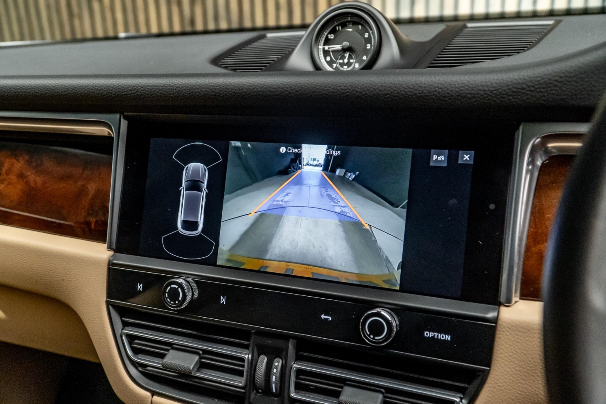 Porsche Macan view 27