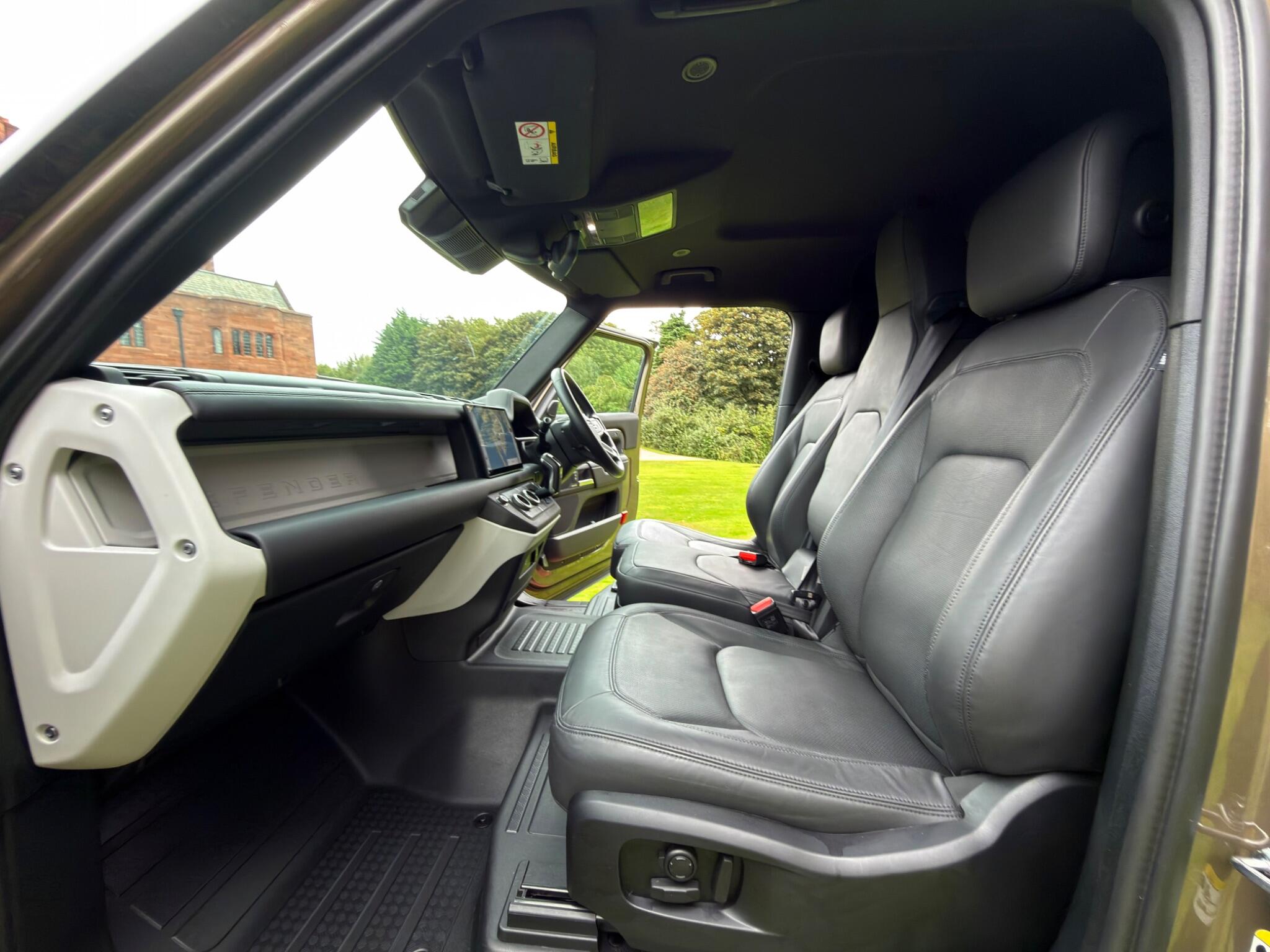 Land Rover Defender view 28