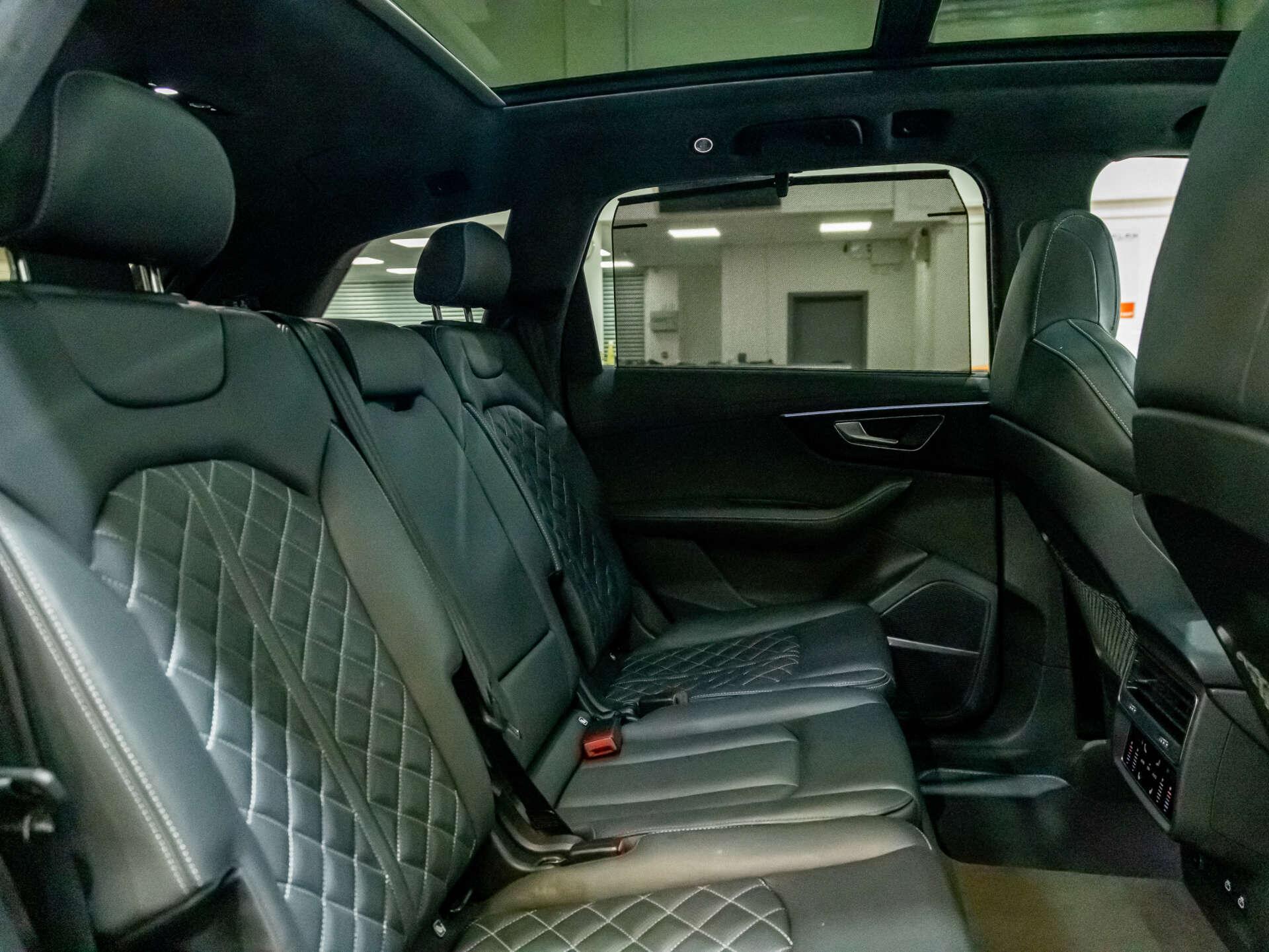 Audi Q7 view 47