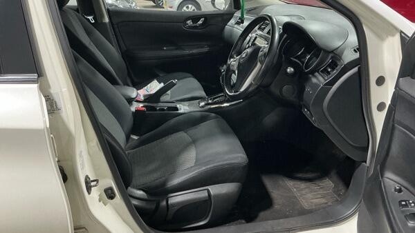 Nissan Pulsar view 12