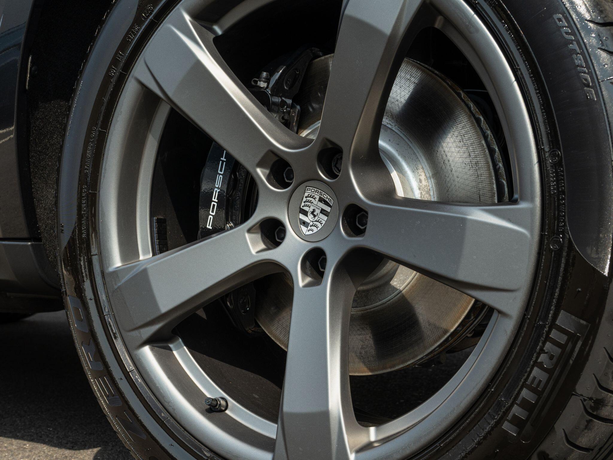 Porsche Macan view 4
