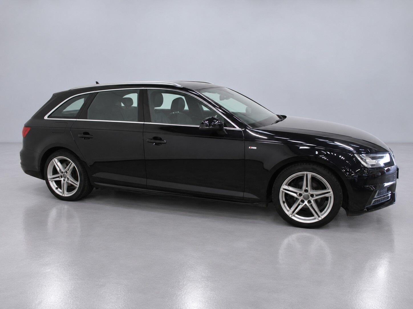 Audi A4 view 4