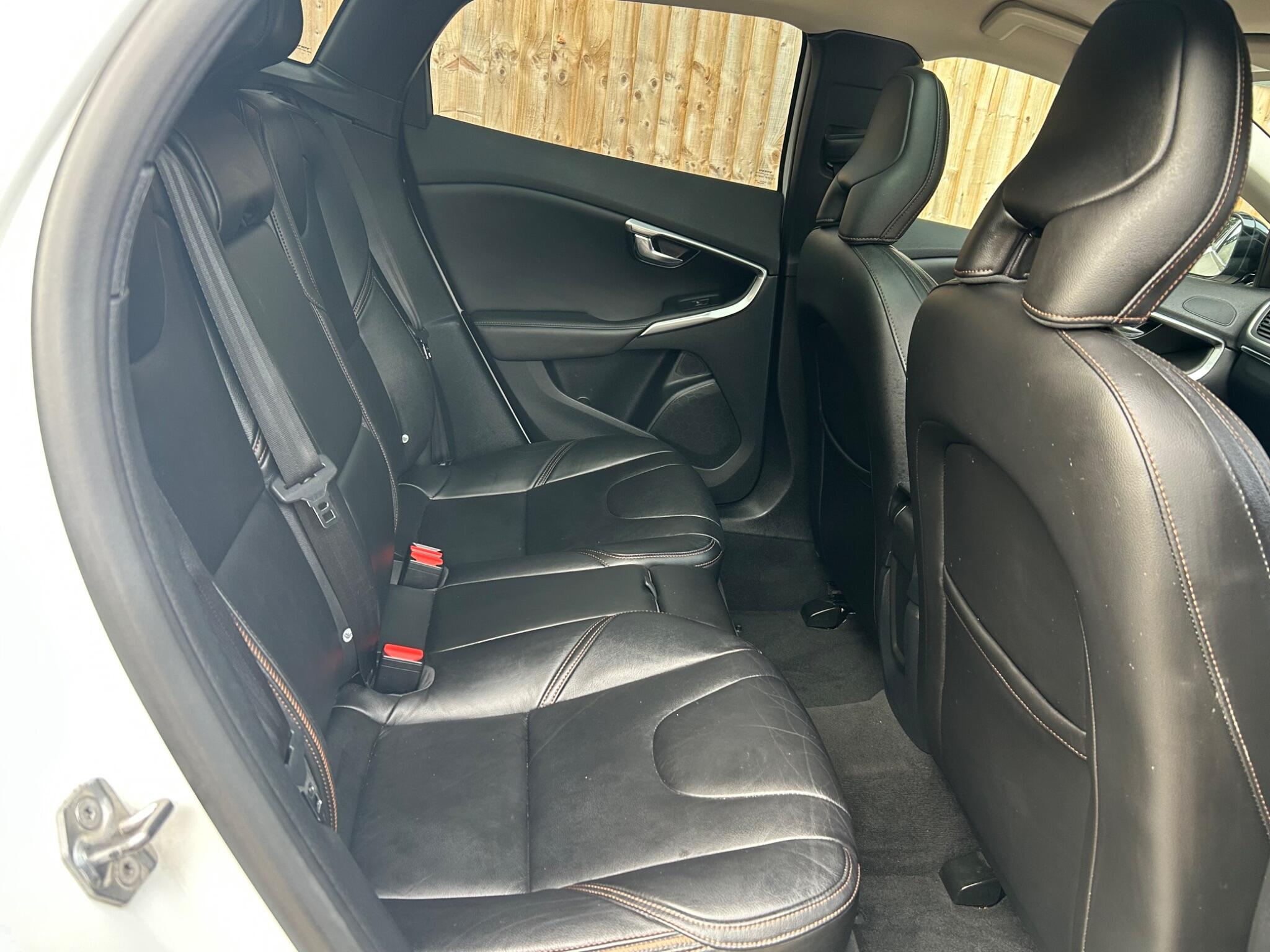 Volvo V40 Cross Country view 43