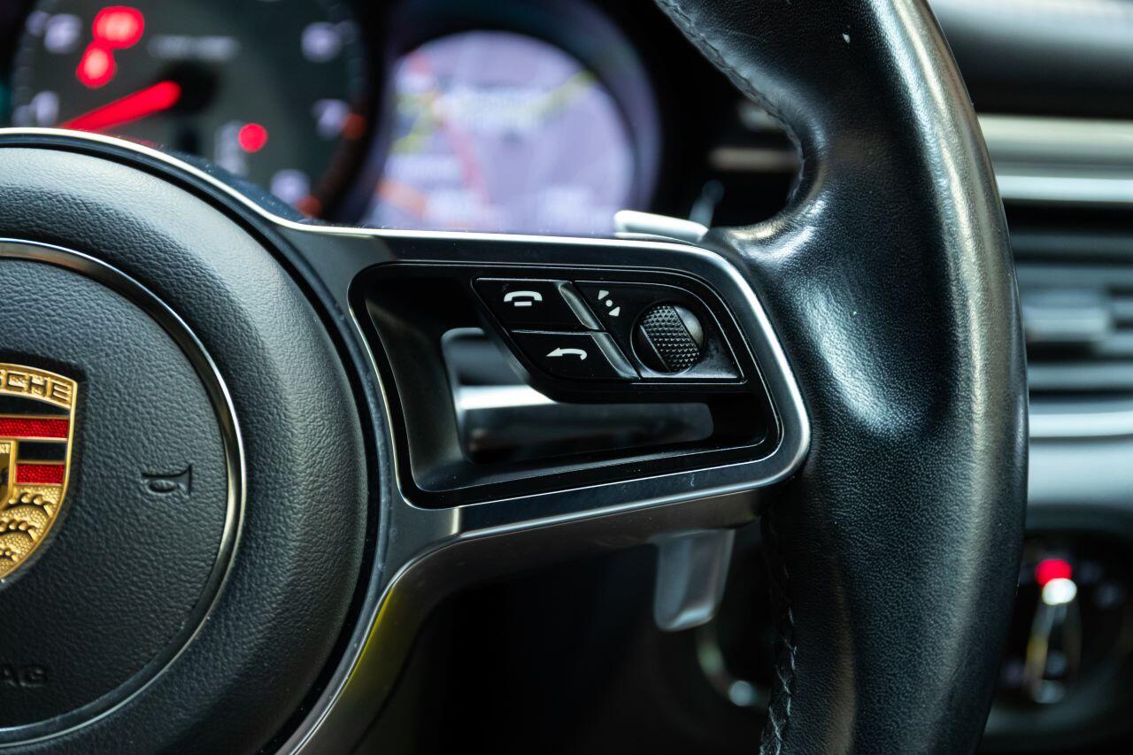 Porsche Macan view 38