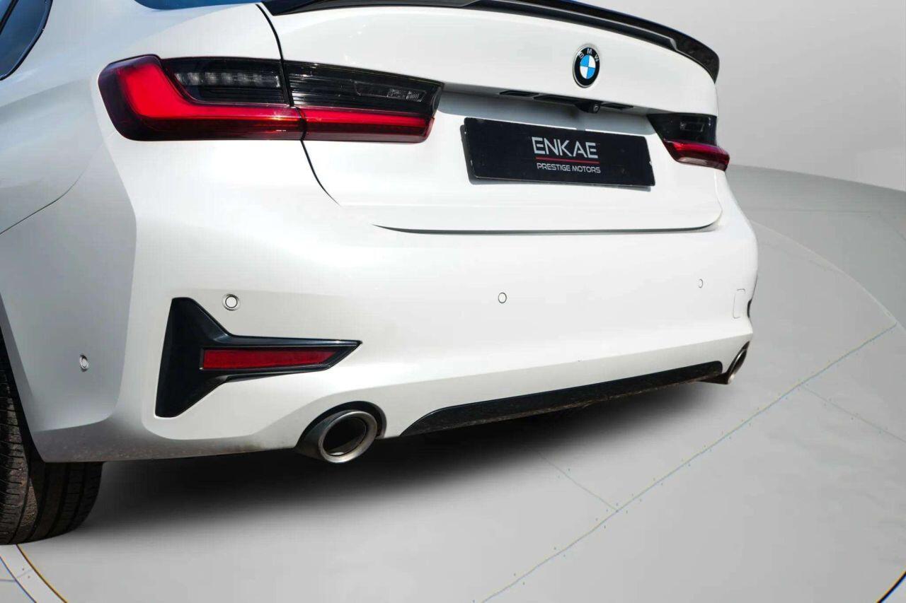 BMW 3 Series view 14
