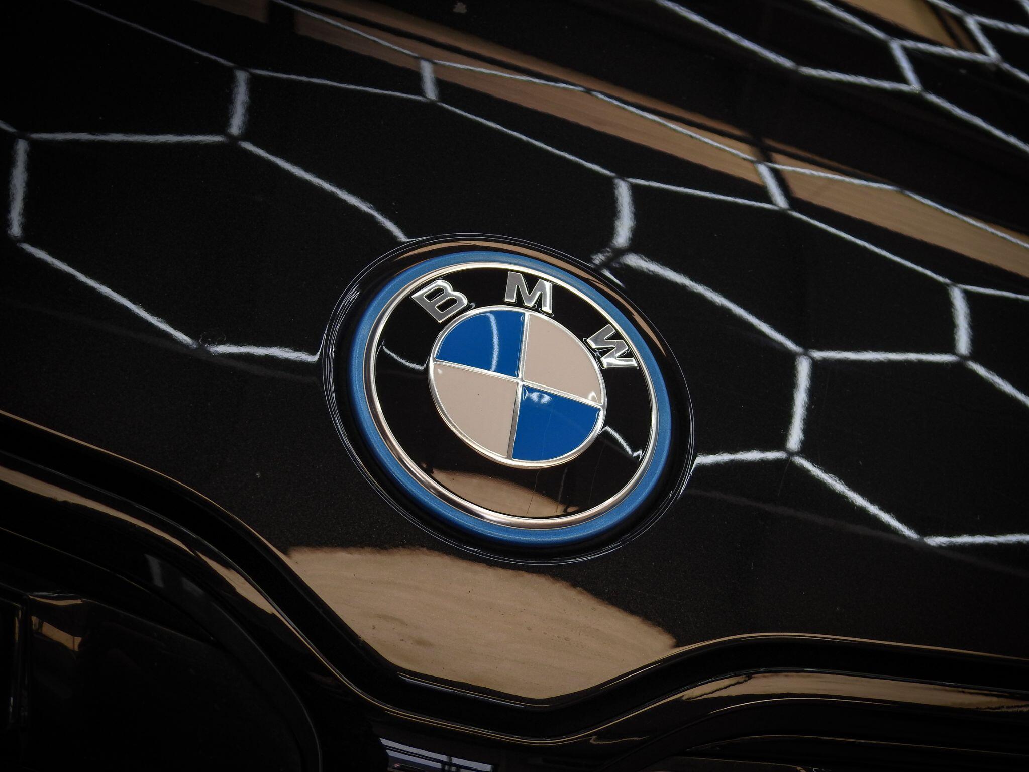 BMW Ix1 view 10