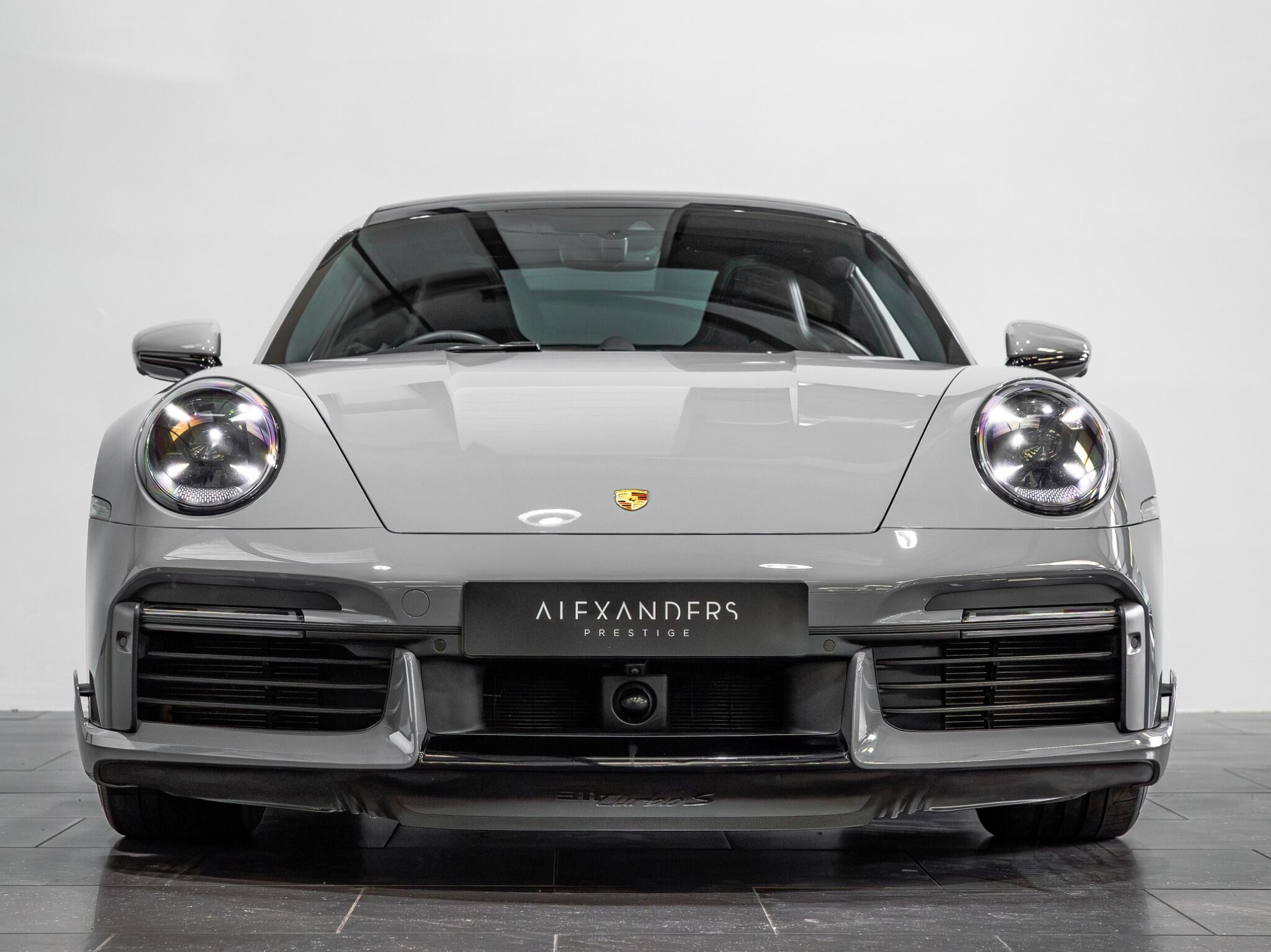 Porsche 911 view 8