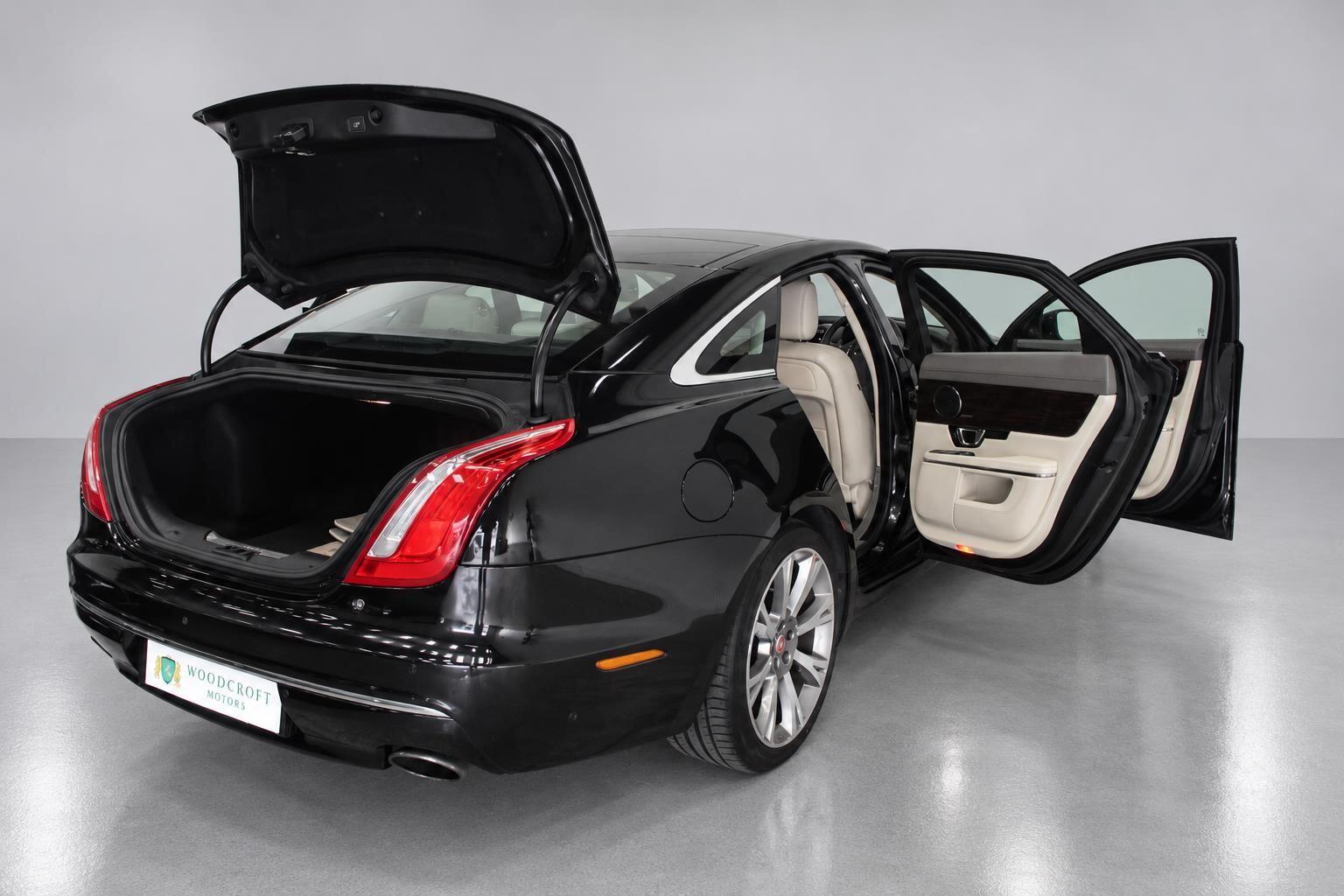 Jaguar XJ view 24