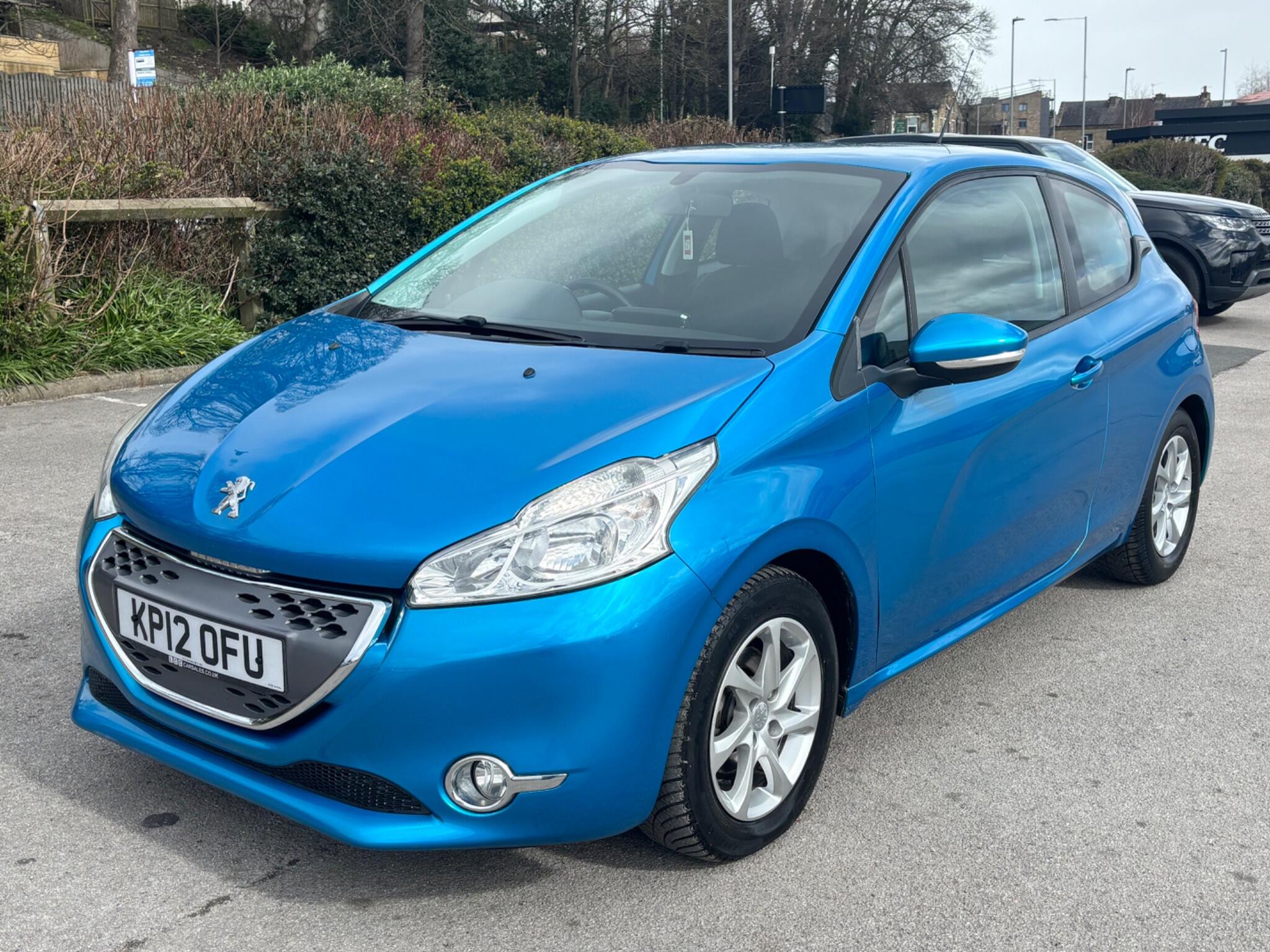 Peugeot 208 main image