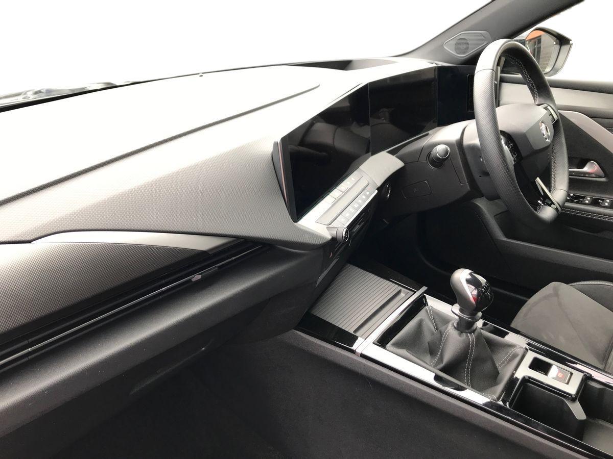 Vauxhall Astra view 5
