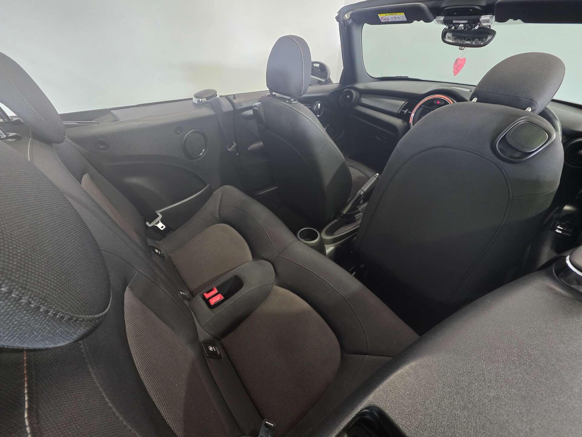 Mini Convertible view 45