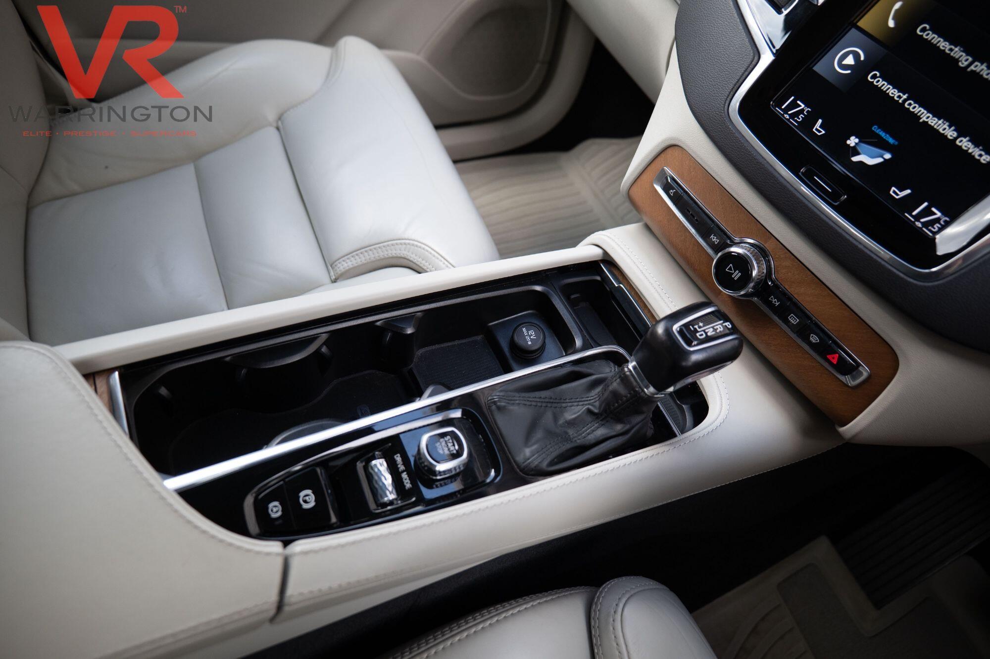 Volvo XC90 view 22