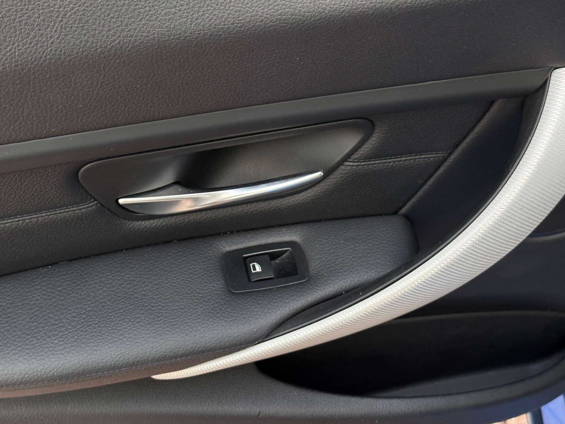 BMW 3 Series view 26
