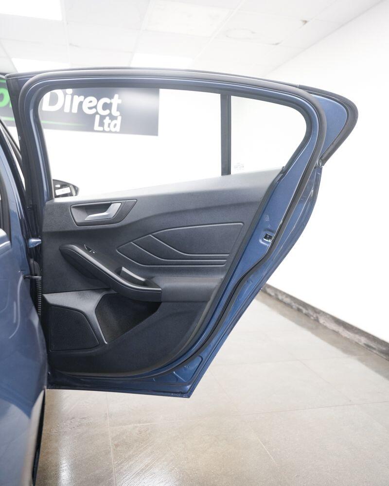 Ford Focus view 16