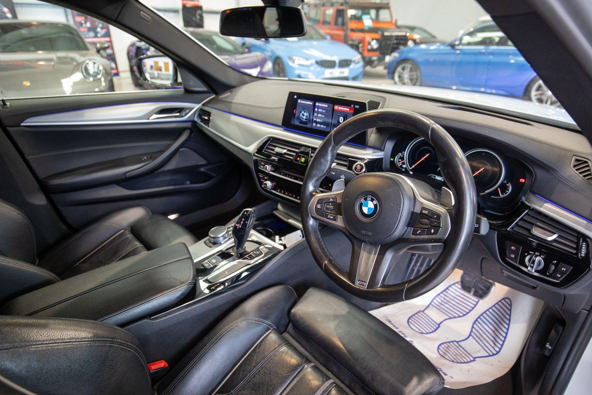 BMW 5 Series view 14