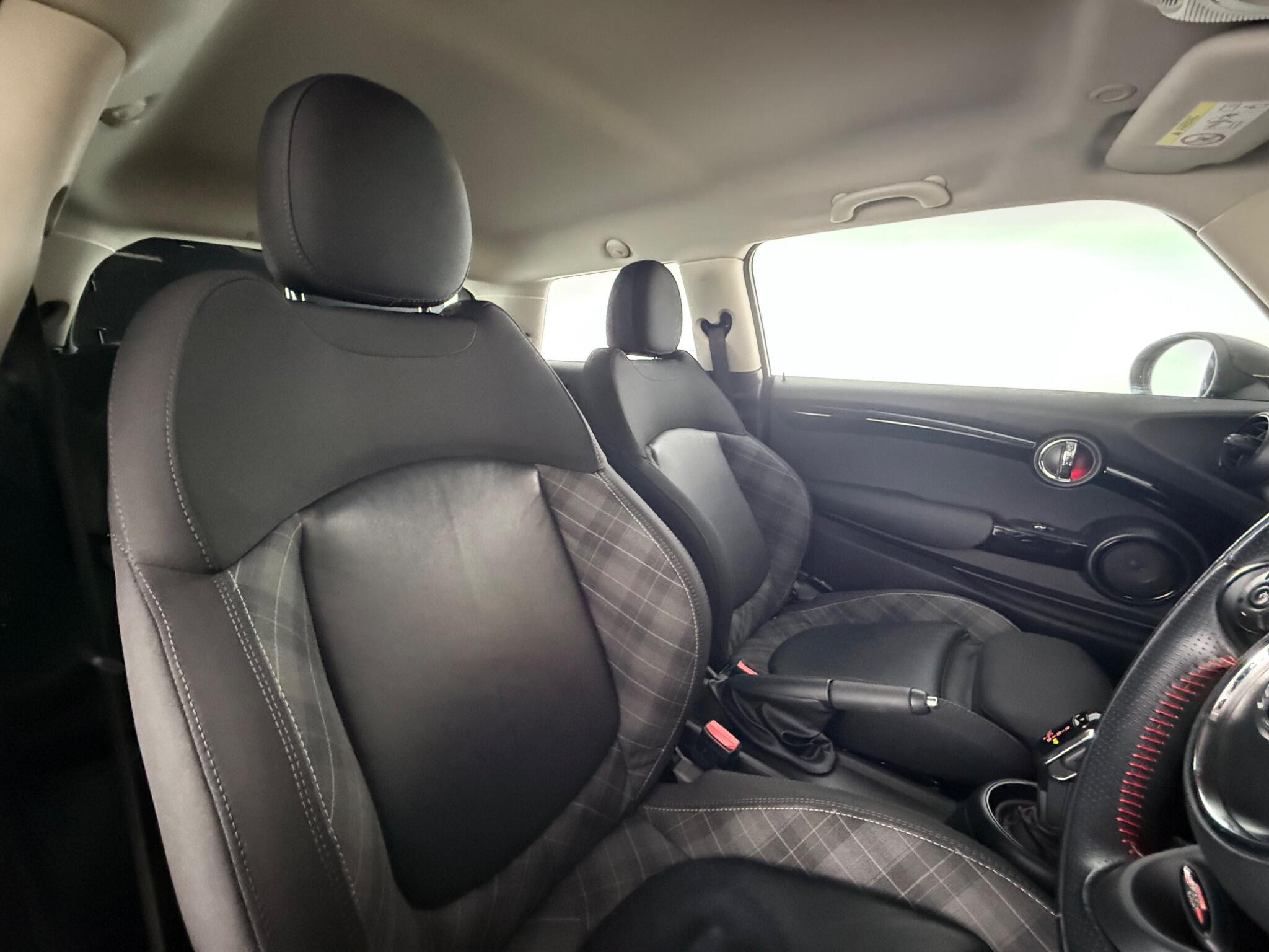Mini Hatch view 28