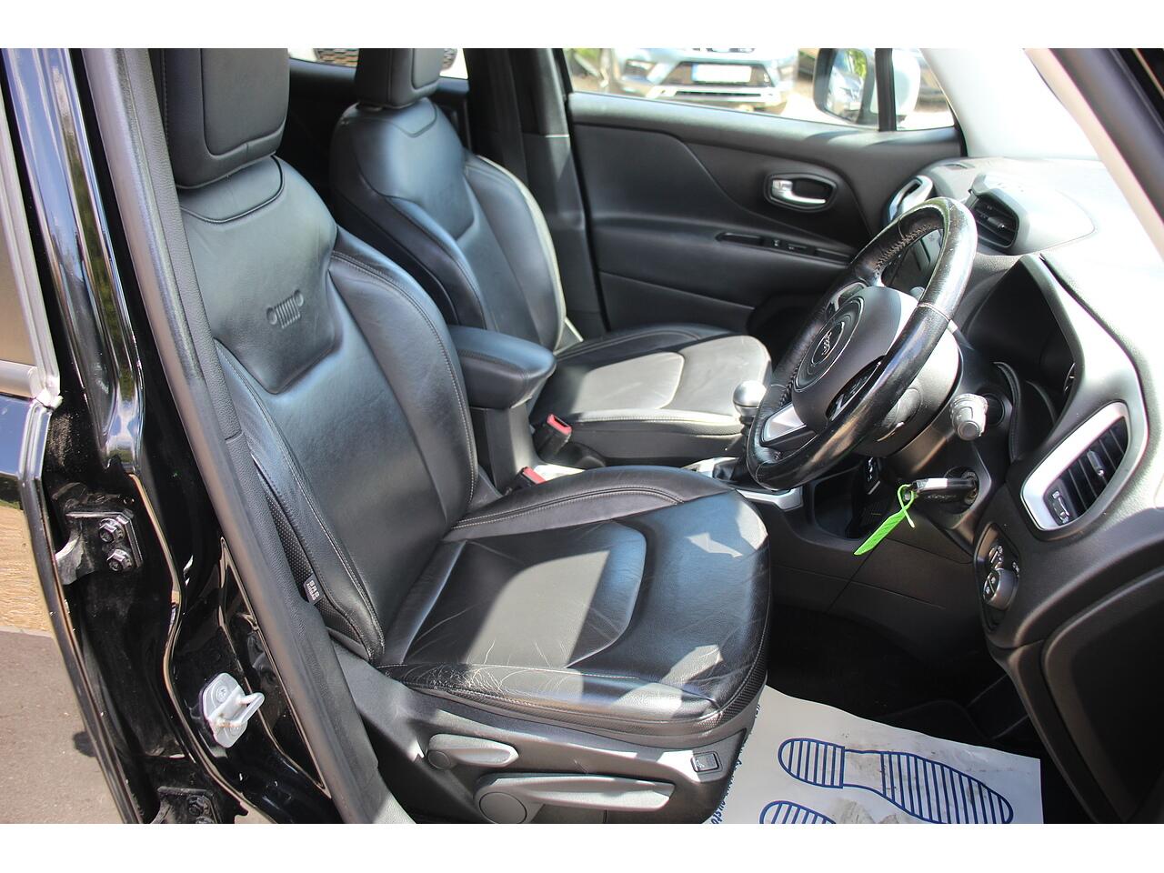 Jeep Renegade view 15