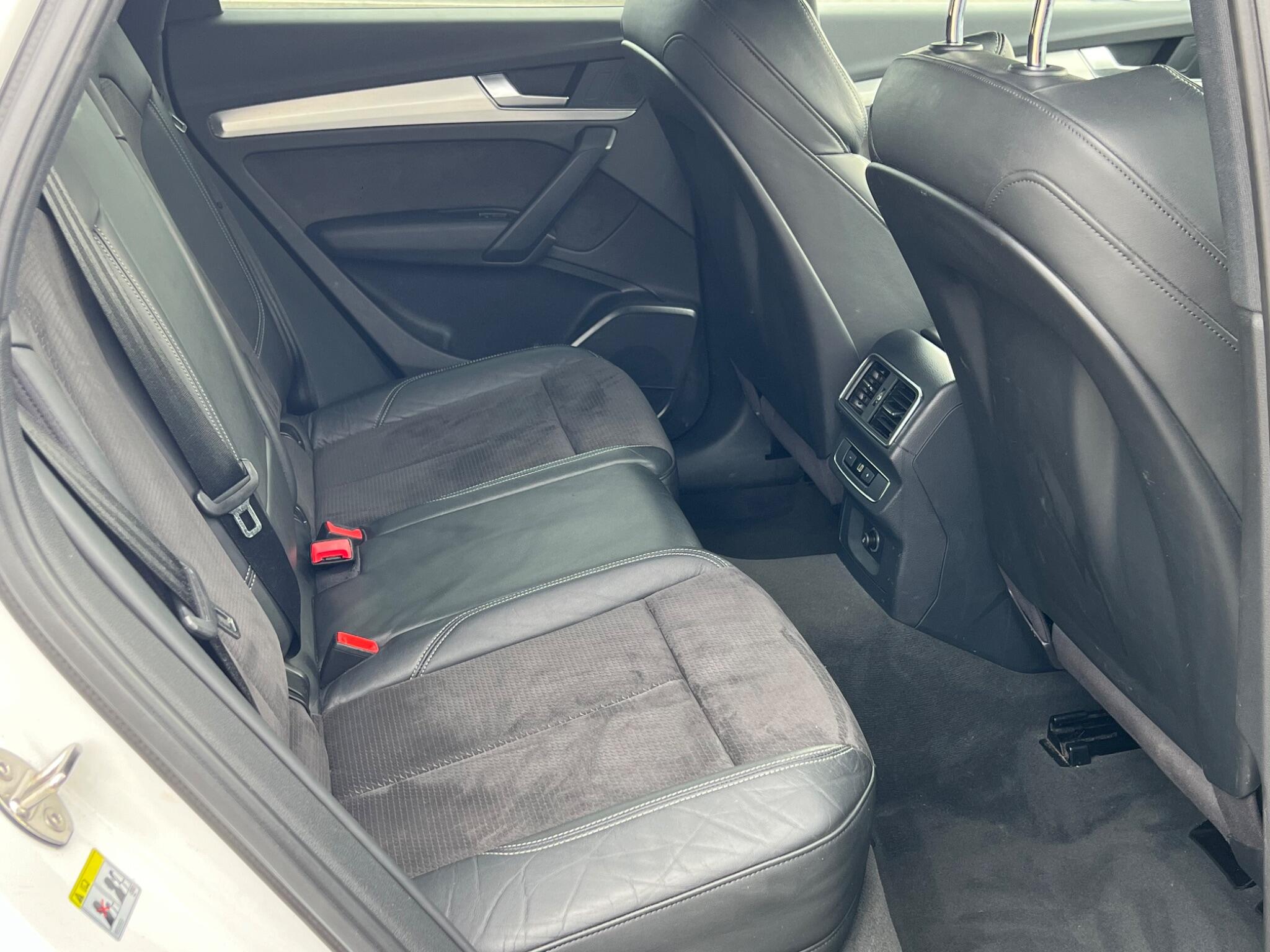 Audi Q5 view 18