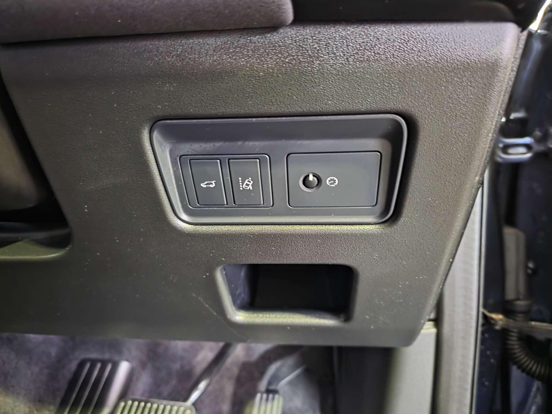 Land Rover Discovery view 15