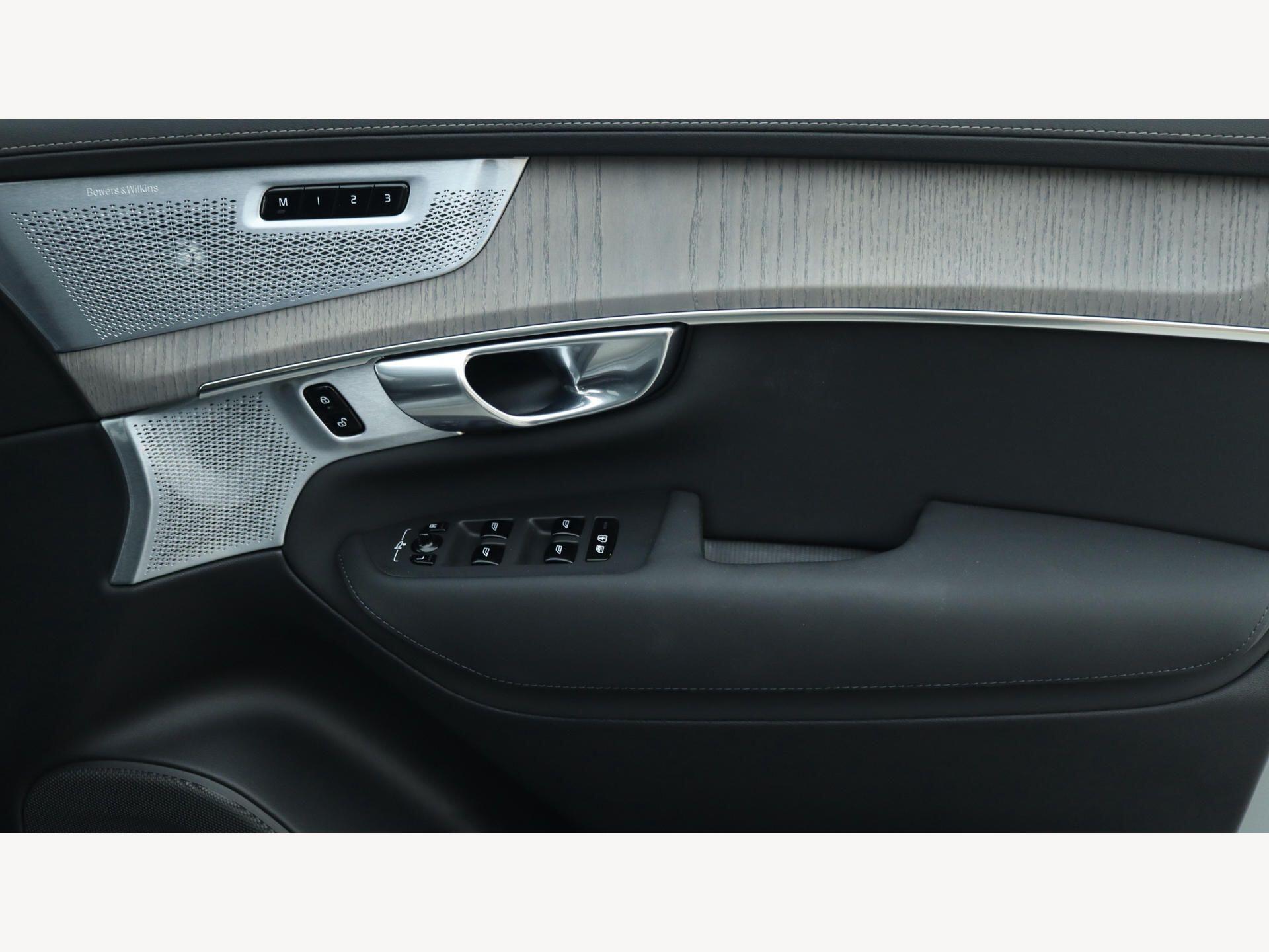 Volvo XC90 view 29